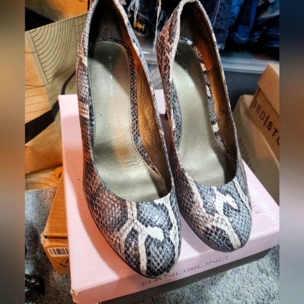 Bandalino Snake skin heels